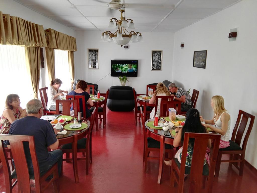 Anna Shanthi Villa Канді Екстер'єр фото